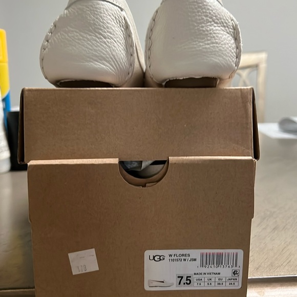 UGG 7.5 - Picture 2 of 3